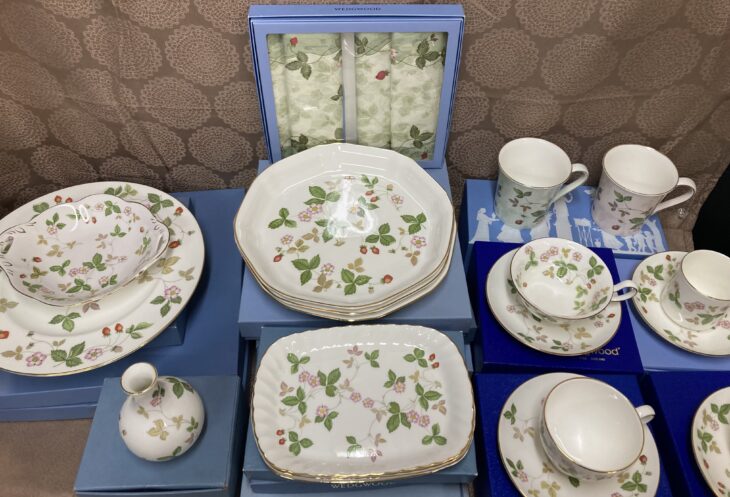 ウエッジウッド　Wedgwood 20箱 ワイルドストロベリー カップ＆ソーサー マグカップ 大皿 プレート 八角 トレイなど